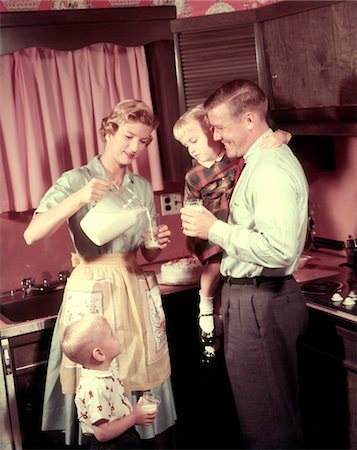 1950s-mothers-with-family
